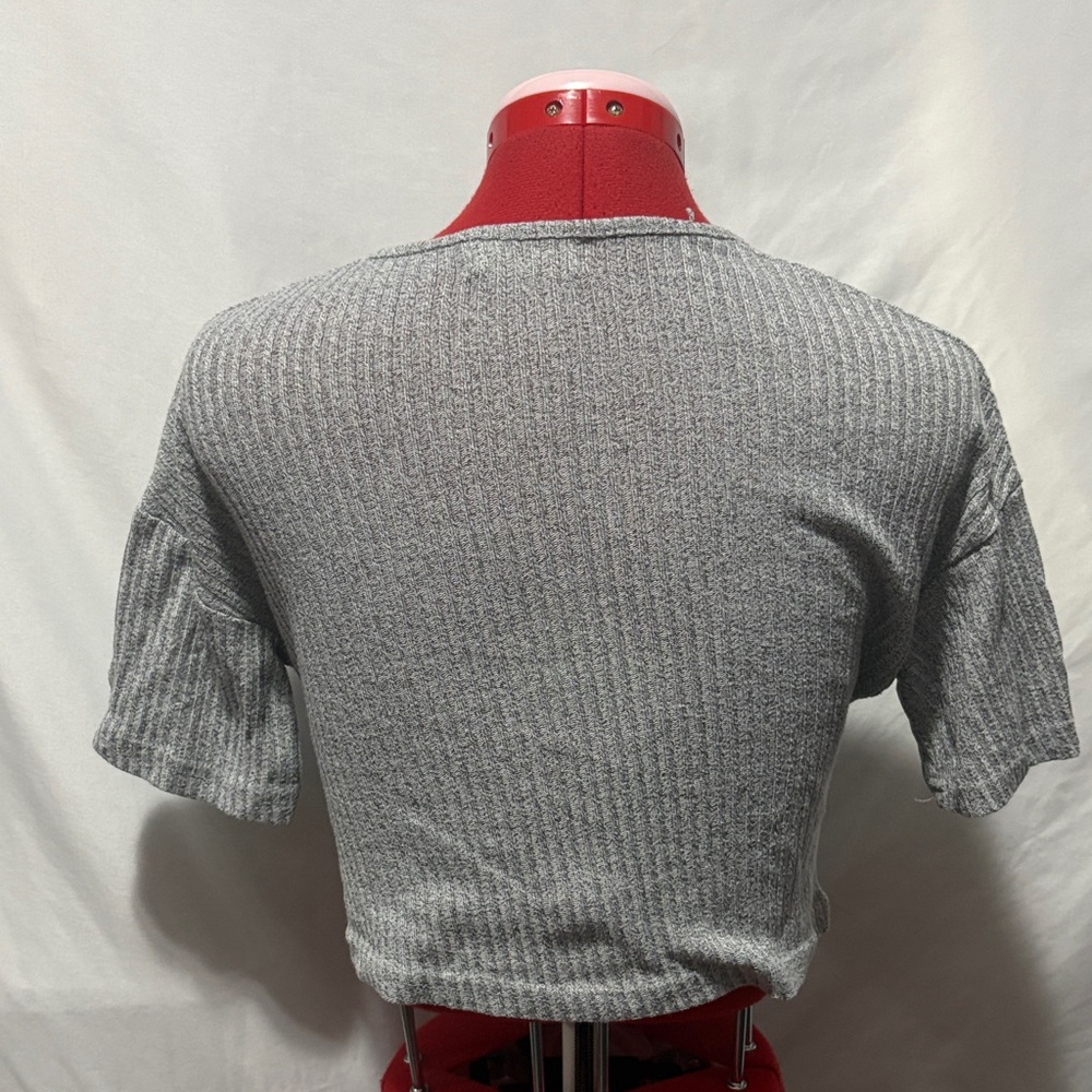 Stylish Gray Ribbed Crop Top - Picture 3 of 5